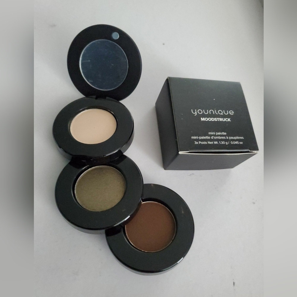 Younique Eyeshadow Mini palette